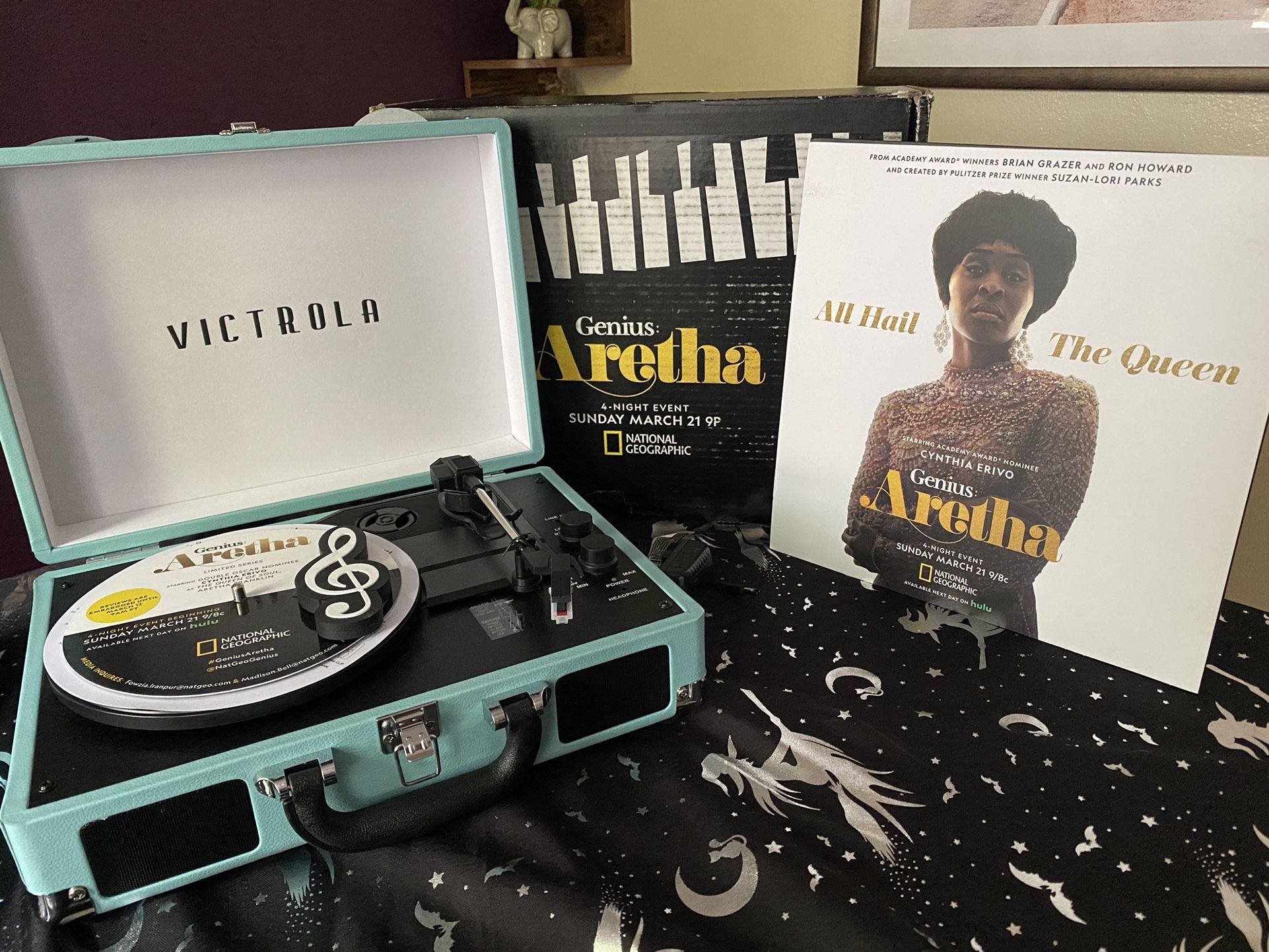 Victrola Bluetooth Turntable National Geographic Genius Aretha 