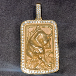 18kt gold pendant