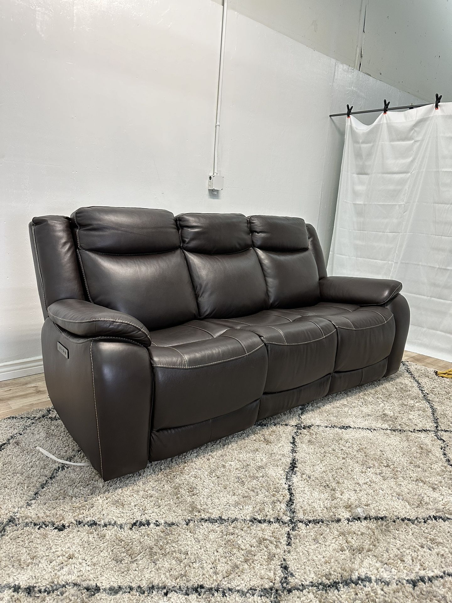 Leather Recliner Couch Free Delivery for Sale in Tempe, AZ OfferUp