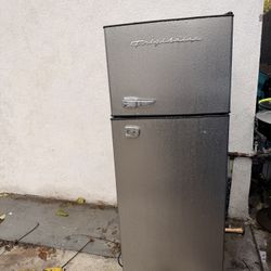  Mini Refrigerator 
