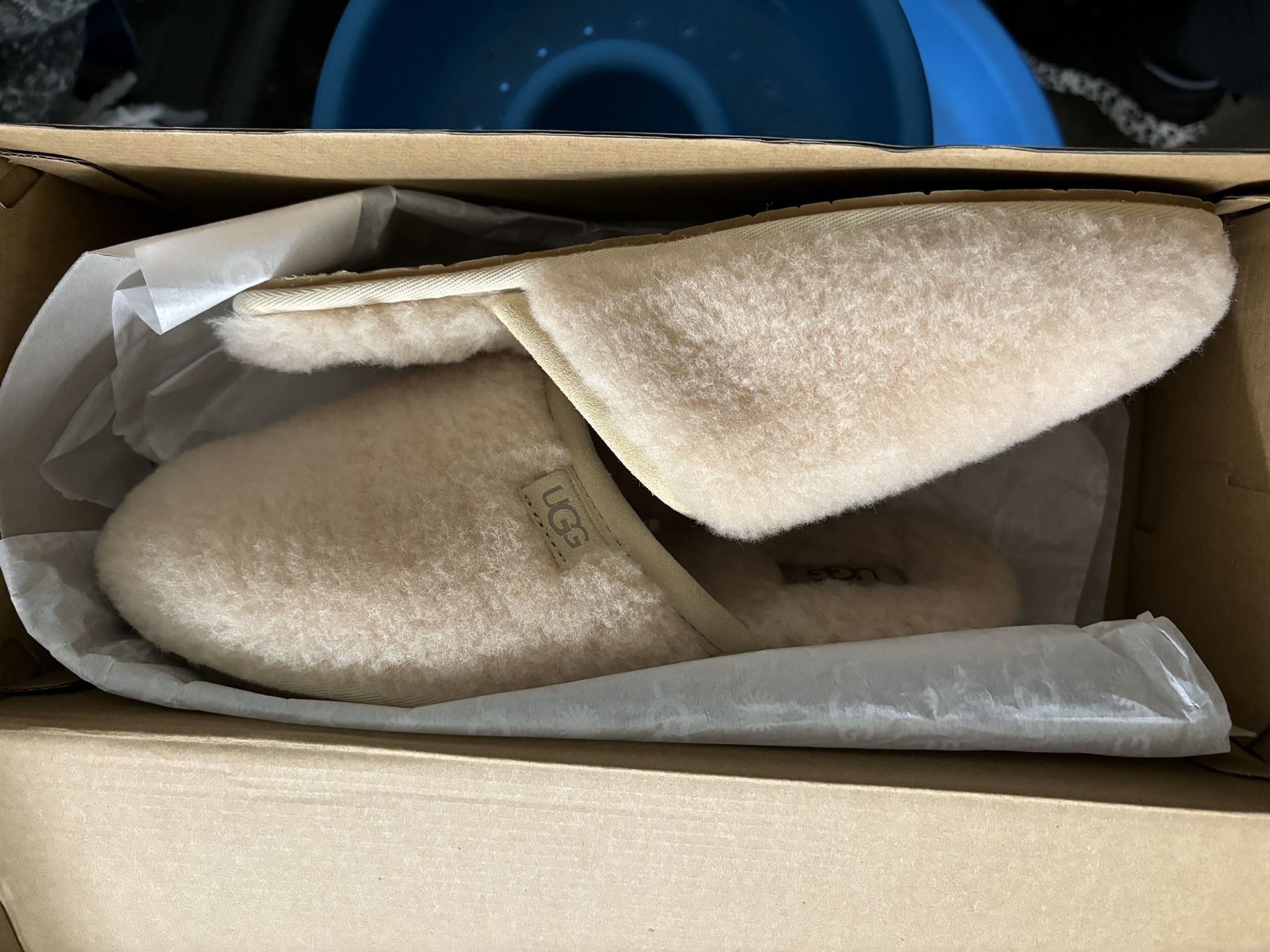 NEW Women’s Size 9 Ugg Slippers