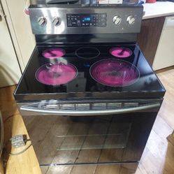 Reduced-Beautiful,  Black Stainless and Black, Samsung 5 Burner Glass Top Stove With Dual Function Self Cleaning Convection Oven Works Excellent 