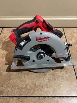 Milwaukee M18 18V Lithium-Ion Brushless Cordless 7-1/4 in. Circular Saw (Tool-Only)
