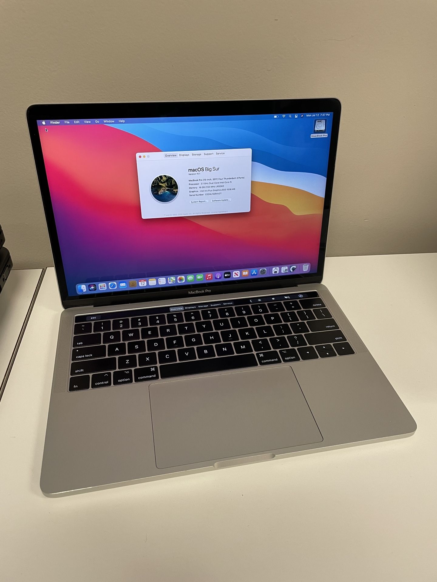 Apple 13” MacBook Pro 2017 Retina Touch Bar Core i5