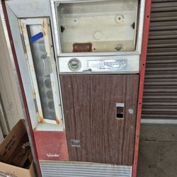 Old Coca Cola Machine 