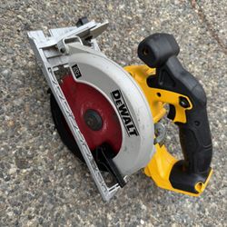 Dewalt 20v 6.5 In Circular Skilsaw 