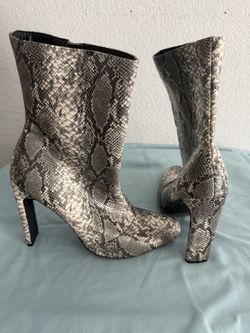 Ankle boots /snake print