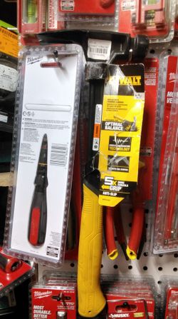 DEWALT 22 oz MILLED FACE FRAMING HAMMER