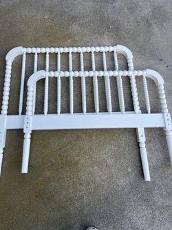 White wood single twin bed frame