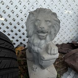 Rare Lion Statue Sculpture