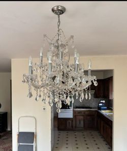 Beautiful 12 light crystal chandelier