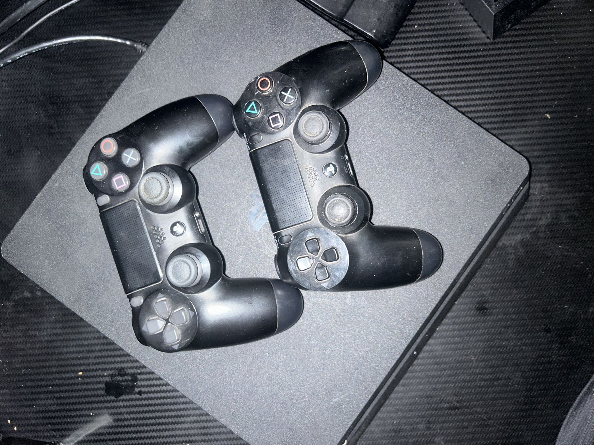 PLAYSTATION 4 SLIM