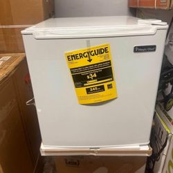 New!! Magic Chef 1.7 cu. ft. Freezerless Mini Fridge, White 