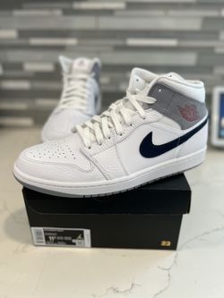 Jordan 1 Mid - Paris