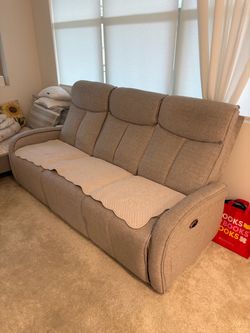 Automatic recliner couch