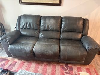 Reclinable leather couch