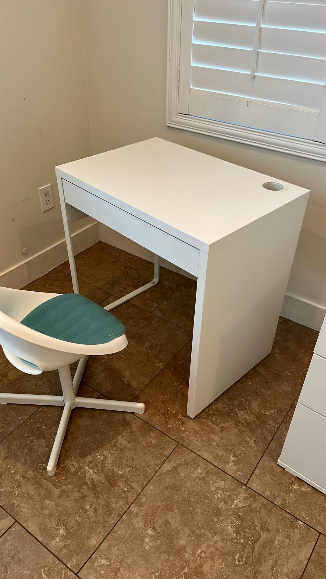 IKEA Micke desk