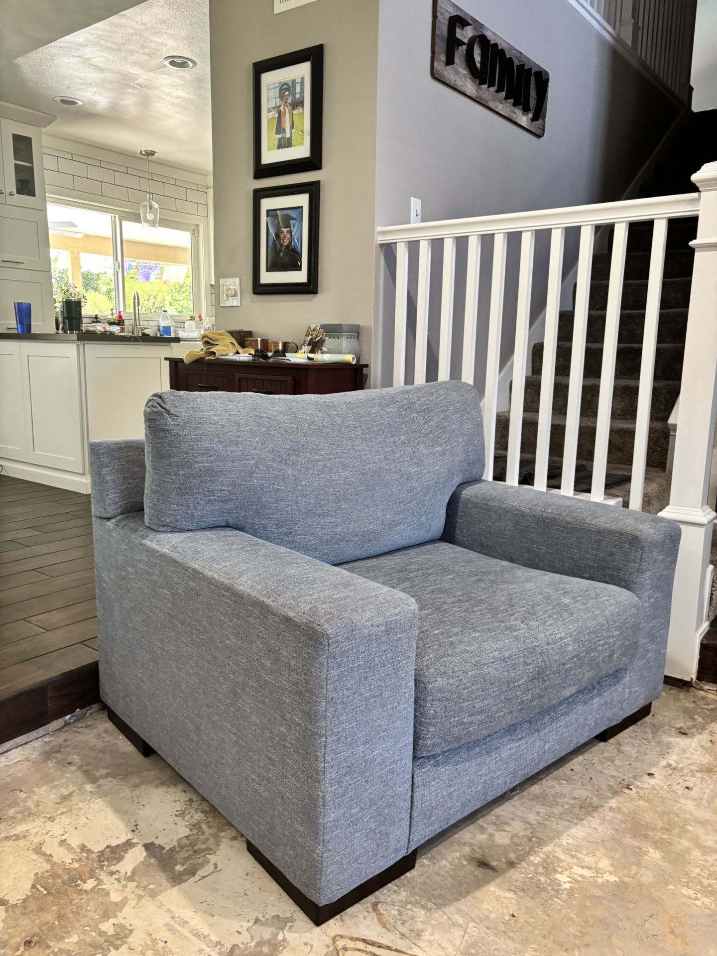 Oversized Chair 