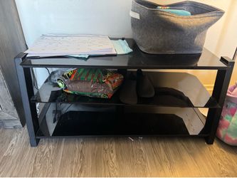 TV stand used but in great condition located in Glendora all glass