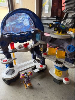 Imaginext Batman Batcave Playset + Vehicles + Figur