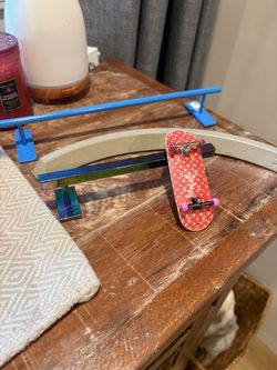 Finger boarding objects (fingerboard, curb, and two rails)