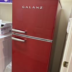 Galanz Retro Refrigerator
