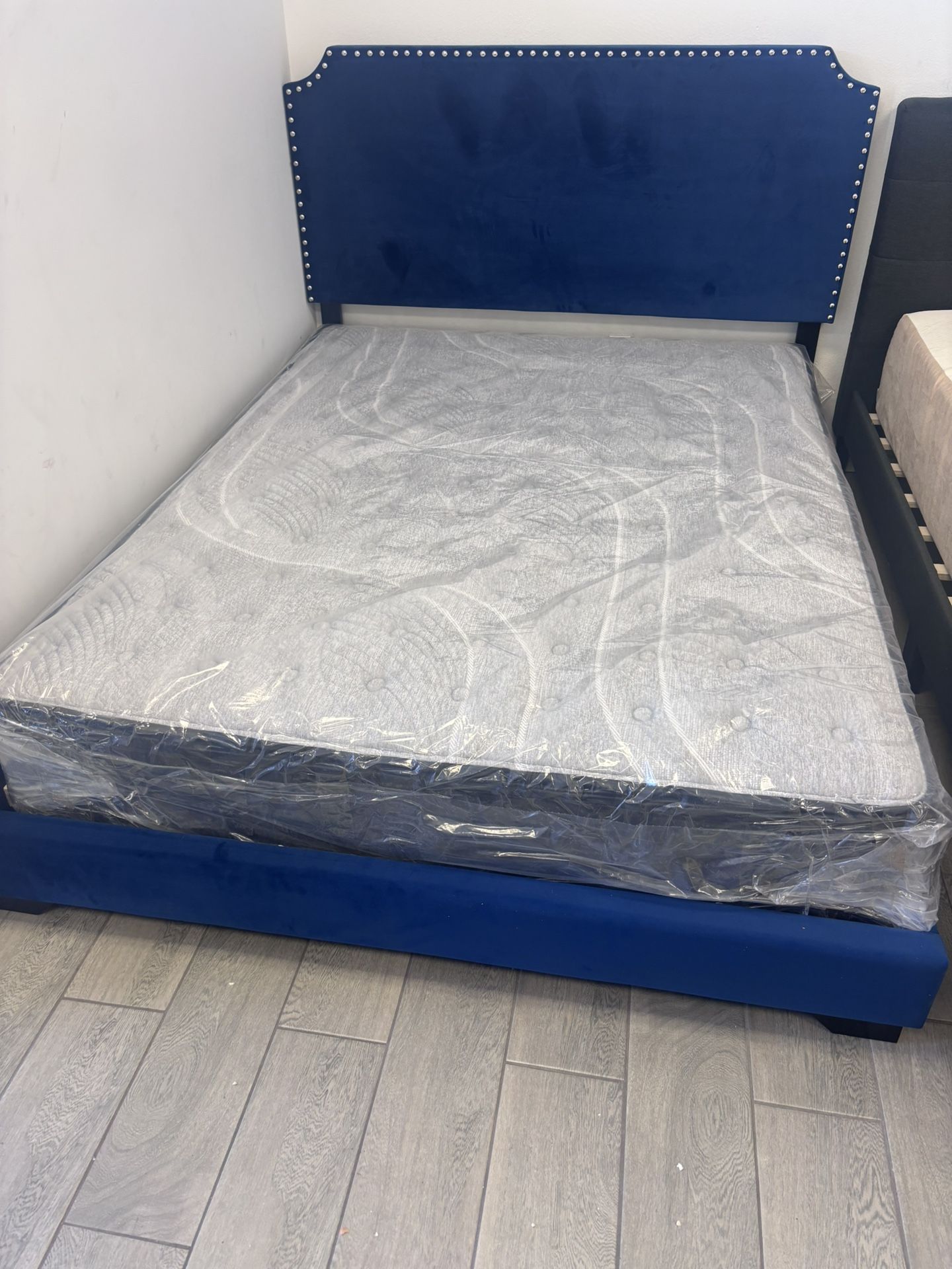 Queen Bed W/ Box Spring & Mattress