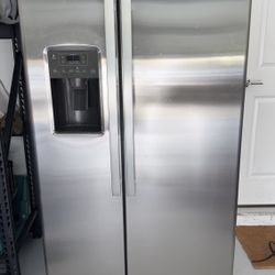 GE Side by Side Stainless Fridge GSS25GYPGCFS