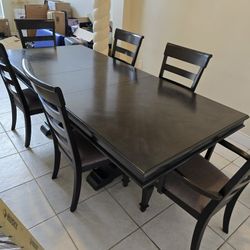 CITY FURNITURE DINNING TABLE  REAL WOOD 