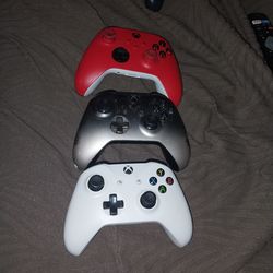 Xbox One Wireless Controllers (Lot of 3)