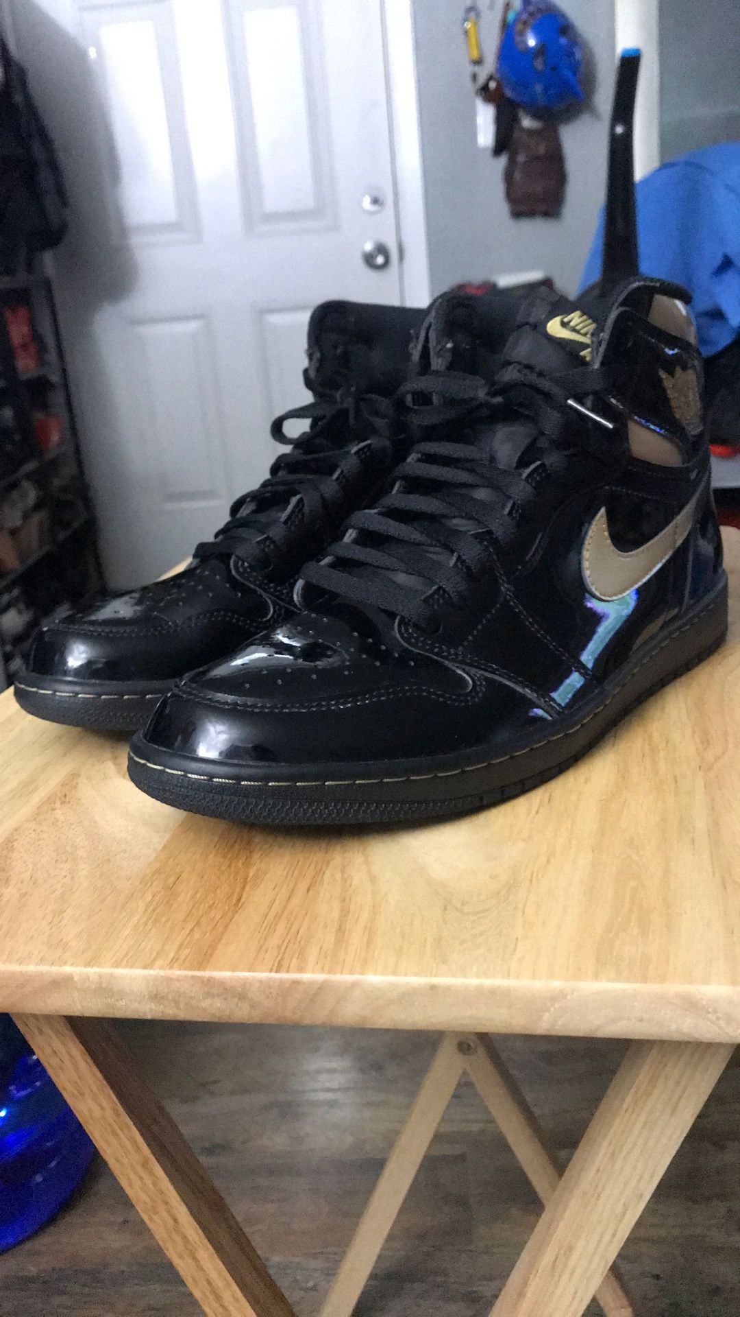 Jordan 1 Black Metallic Gold Size 10.5 Men