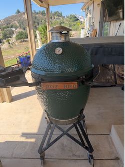 Big Green Egg BBQ/Smoker (Large)