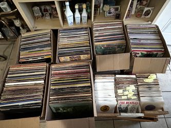 Vintage 900+ Vinyl record bulk lot collection