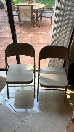 Metalic folding chair