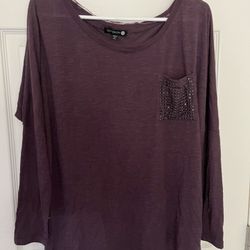 Woman’s Long sleeve Size Medium