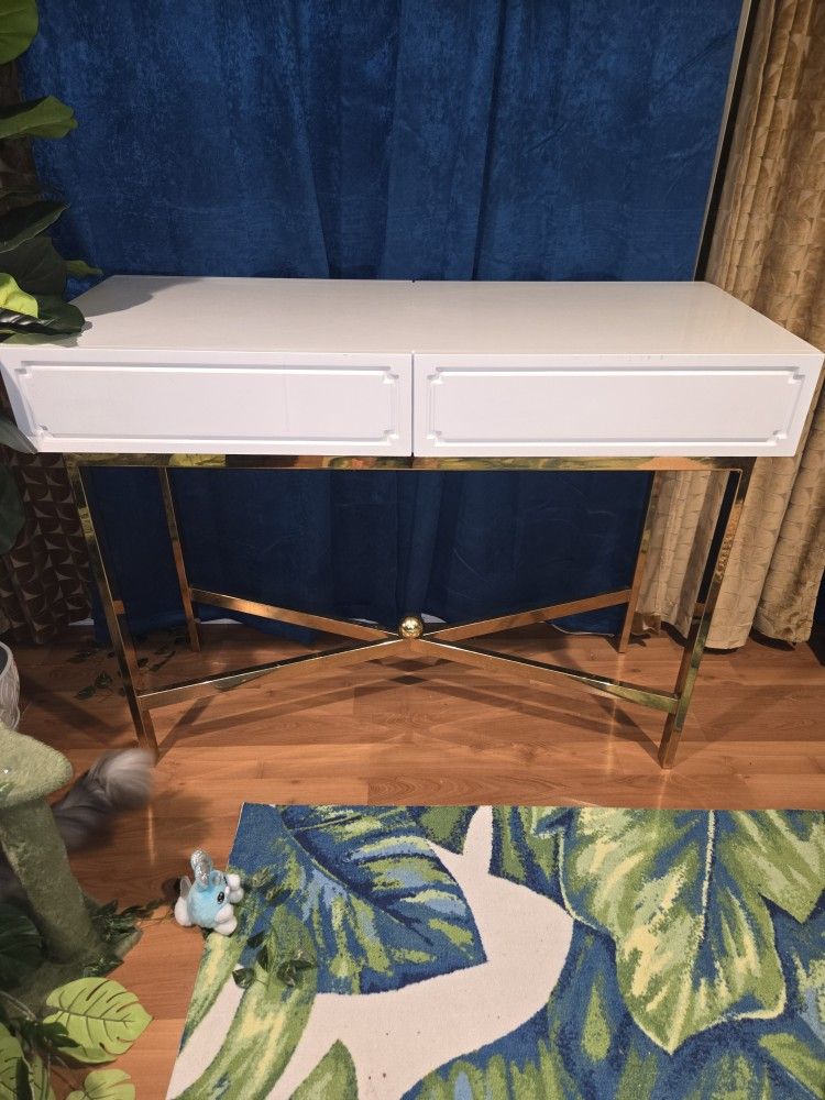 Entry table/ T v stand With four drawers