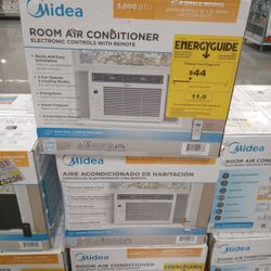 New Midea 5,000 BTU 150 Sq ft  air conditioner 