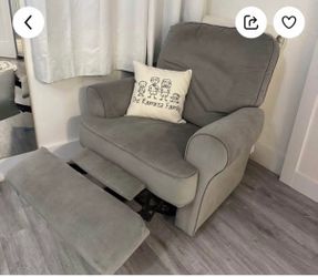 Swivel nursing chair