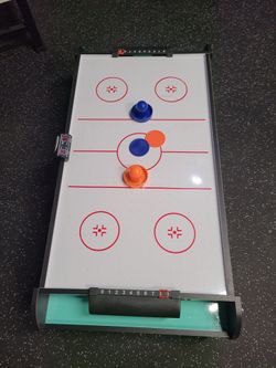 Air hockey table