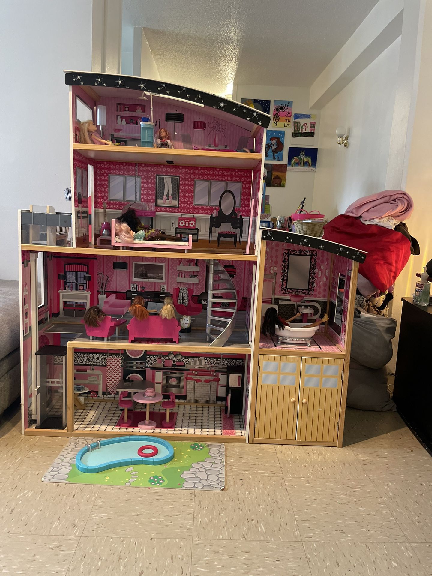 Doll House + Accessories, & Dolls 