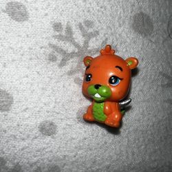 Hatchimals CollEGGtibles Season 2 Beaveery figure.