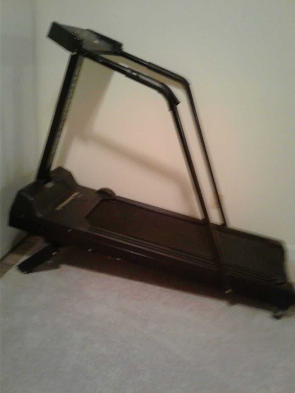 Treadmill with complete information system almost new working great