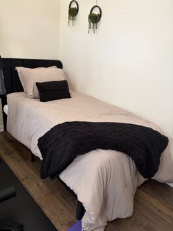 9pc Black Twin bed mattress topper mattress protector comforter set 2 pillows throw blanket set