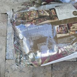 Full Bed Set Used For Decor Only