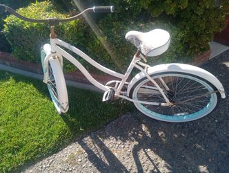 BEACH CRUISER WOMEN'S ADULT 26;INCH only 60!!!betta hurry!