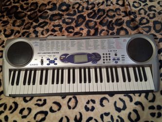 Casio Piano- 50 Rhymes- 100 Tones - Key Lighting System- LK - 43- 100 Songs Bank It doesn't have a plug. It takes 6 AA batteries Perfect Condition