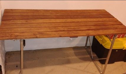WOODEN FOLDING TABLE