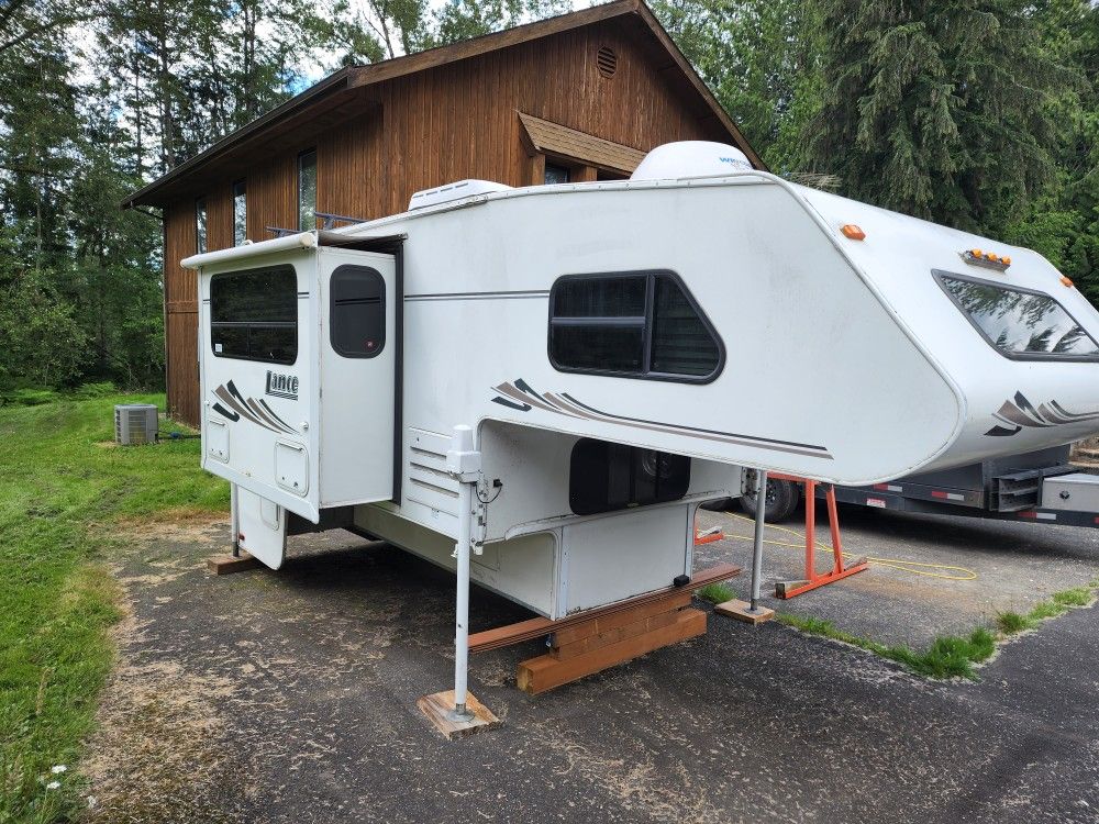 2003 Lance 1121 Camper