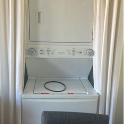 Washing Machine And Dryer Frigidaire 