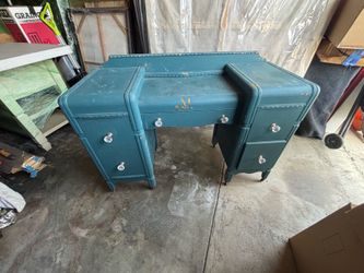 Vintage Vanity with mirror/mirror stand